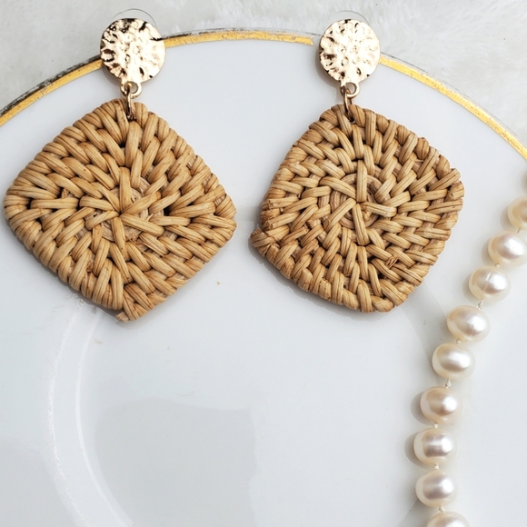 ๐5/$25 Boho Rattan Gold earrings ๐ - Picture 3 of 4